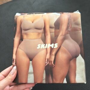 NWT skims high waisted brief